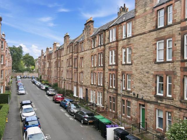 Flat for sale in Morningside, Scotland