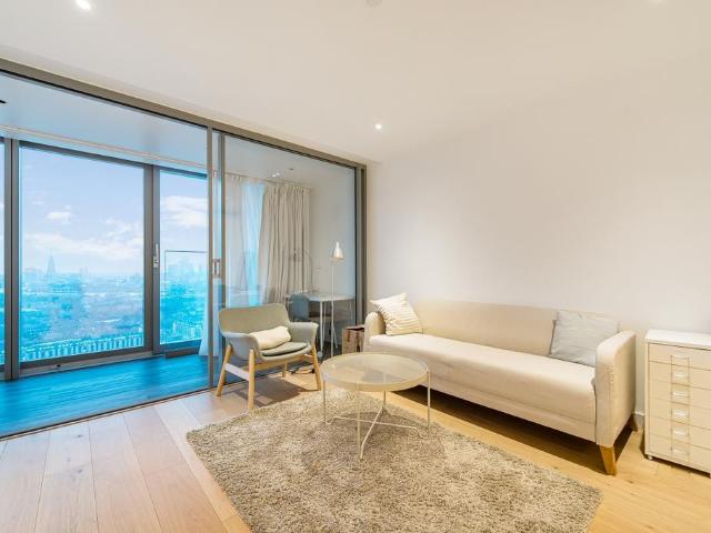Flat for sale in Canary Wharf, Greater London