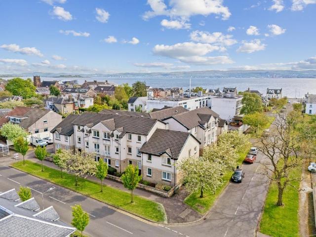 Flat for sale in Helensburgh, Scotland