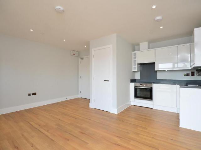 Flat for sale in Woking, Surrey