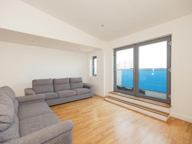 Flat for sale in Kingsdown, Feckenham