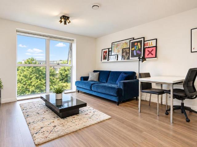 Flat for sale in Elstree and Borehamwood, Borehamwood
