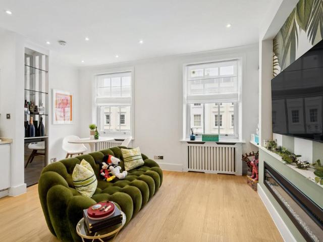 Flat for sale in Pimlico, Greater London