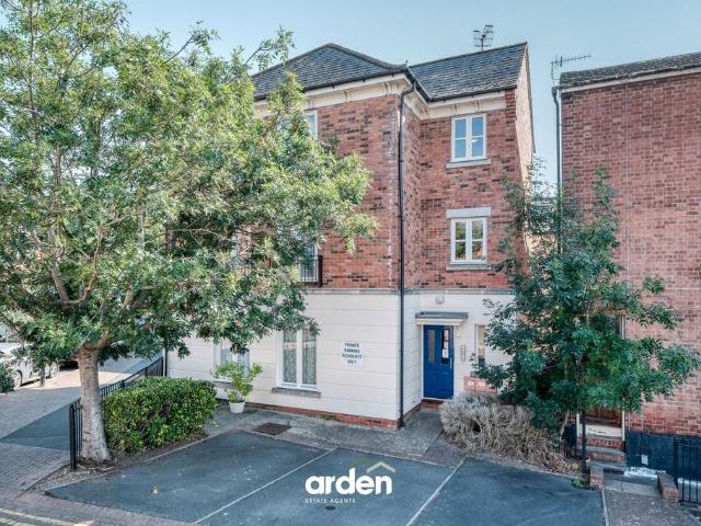 Flat for sale in Red Hill, Worcestershire