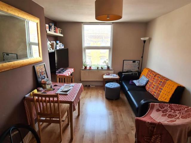 Flat for sale in London Borough of Islington, Greater London