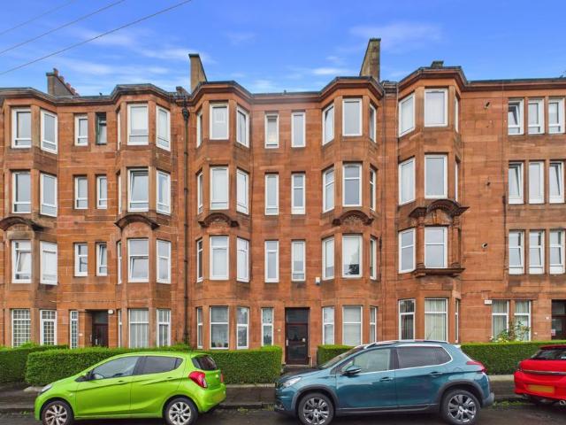 Flat for sale in Craigton, Scotland
