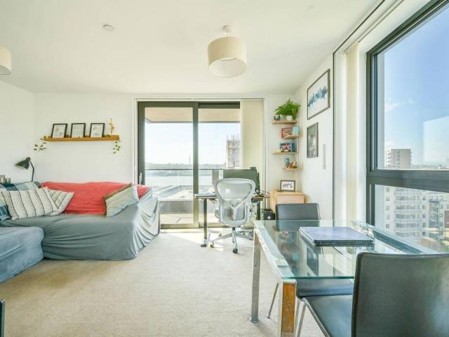 Flat for sale in Silvertown, Greater London