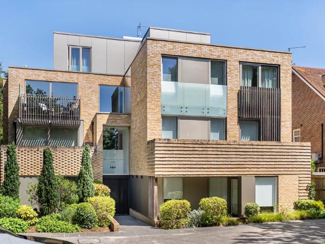 Flat for sale in St Albans, Five Acres
