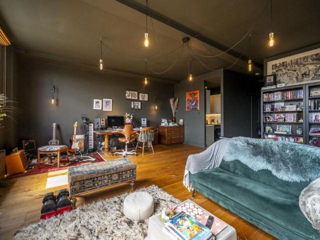 Flat for sale in Plaistow, Greater London