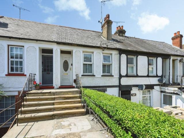 Flat for sale in Hillview, Surrey