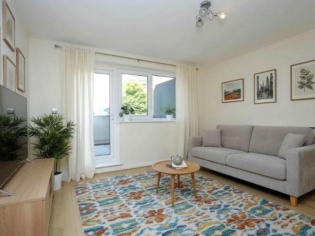 Flat for sale in London Borough of Ealing, Hanwell