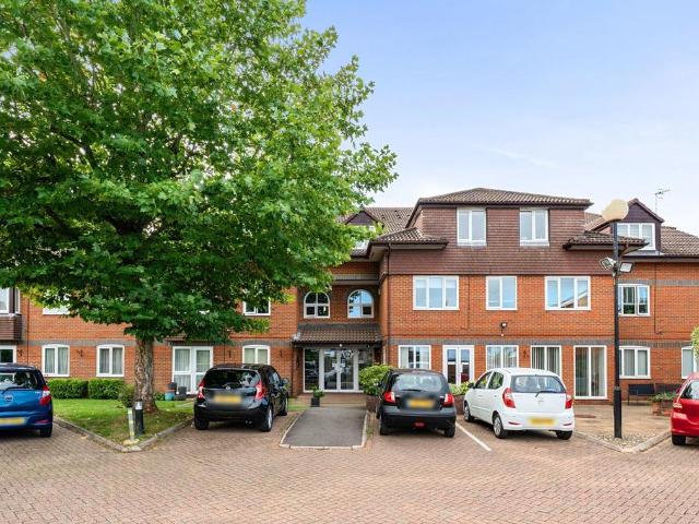 Flat for sale in Merry Hill, Hertsmere