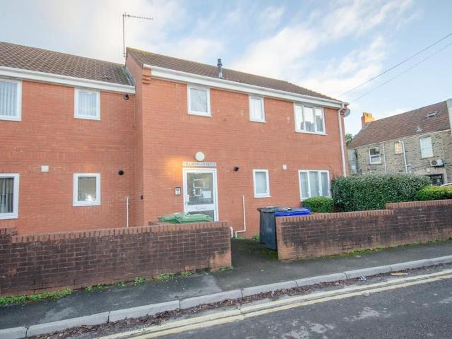 Flat for sale in Kingswood, South Gloucestershire