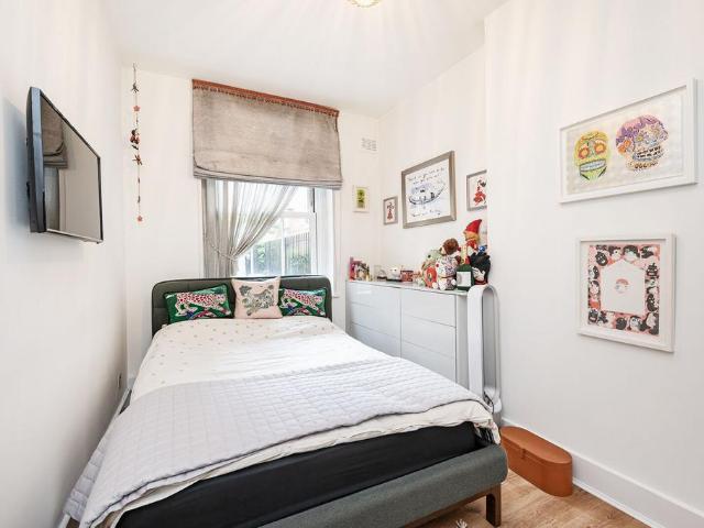 Flat for sale in Bethnal Green, Greater London