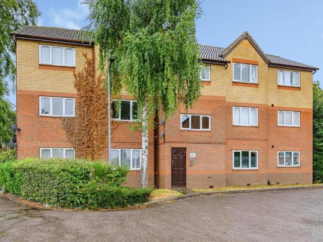 Flat for sale in Leagrave, Luton