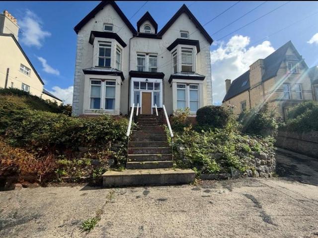 Flat for sale in Caernarfon