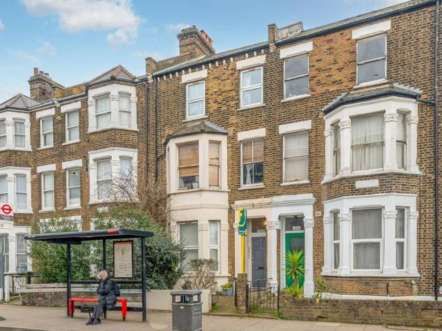 Flat for sale in College Park, Greater London