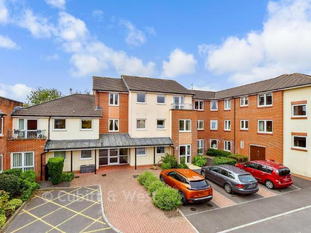 Flat for sale in Spring Vale, Hampshire