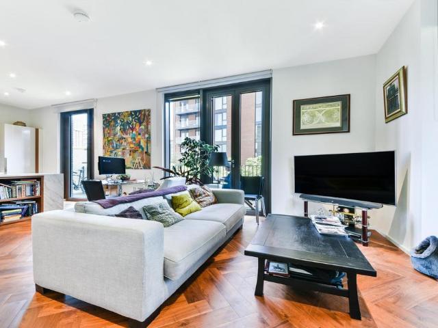 Flat for sale in Nine Elms, Greater London