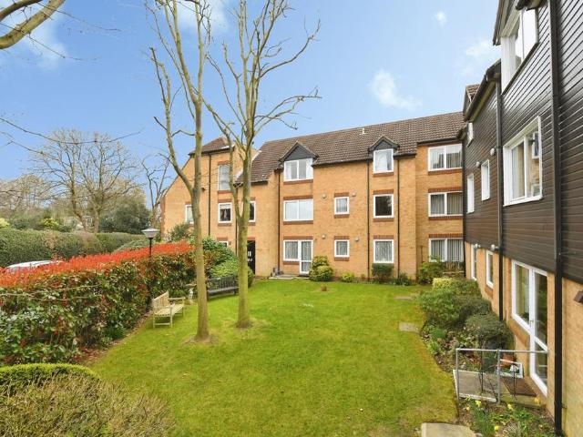 Flat for sale in Navestock Side, Essex