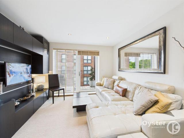 Flat for sale in Little Stanmore, Greater London