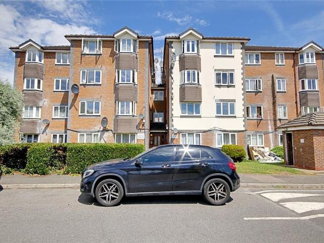 Flat for sale in Ponders End, Greater London