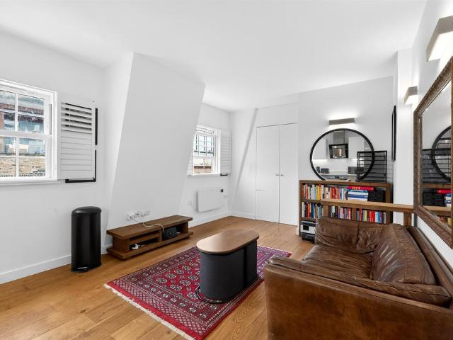 Flat for sale in Browning Estate, Greater London