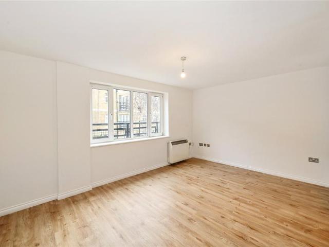 Flat for sale in Bromley-by-Bow, Poplar Grove