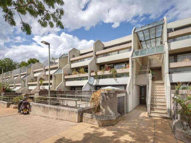 Flat for sale in Dartmouth Park, Greater London