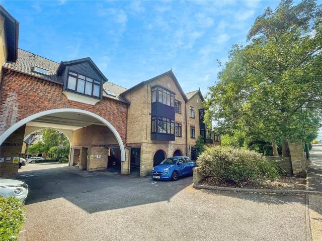 Flat for sale in Belvedere, Lessness Heath