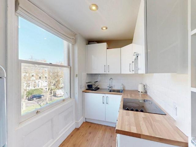 Flat for sale in Stoke Newington, Greater London