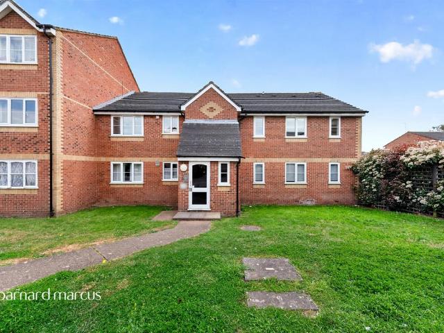 Flat for sale in London Borough of Hounslow, Lower Feltham