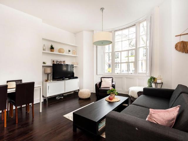 Flat for sale in Bayswater, Greater London