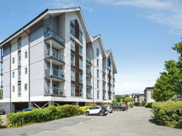 Flat for sale in Nangreaves, Wales