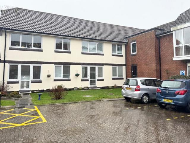 Flat for sale in Hythe and Dibden, Ashurst Bridge