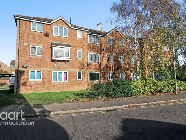 Flat for sale in South Ockendon, Essex