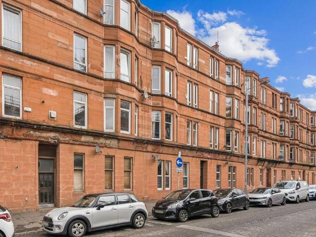 Flat for sale in Strathbungo, Scotland