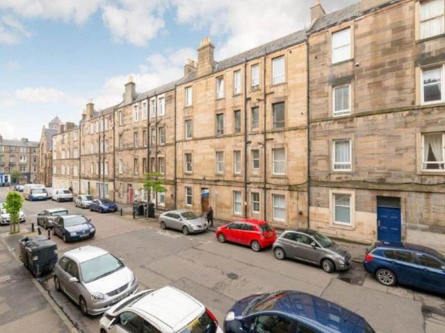 Flat for sale in Lorne, Leith