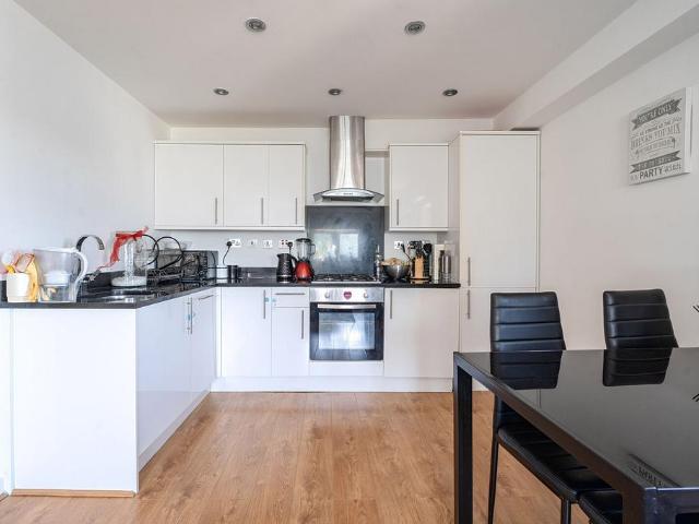 Flat for sale in Highams Park, Greater London