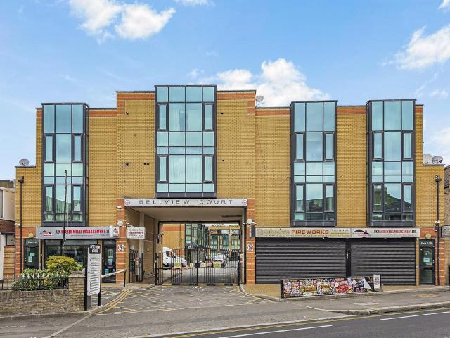 Flat for sale in London Borough of Hounslow, Greater London