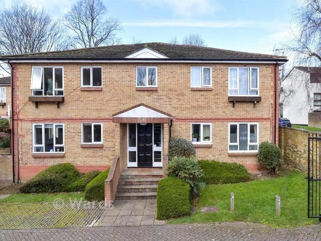 Flat for sale in Midway, Kent