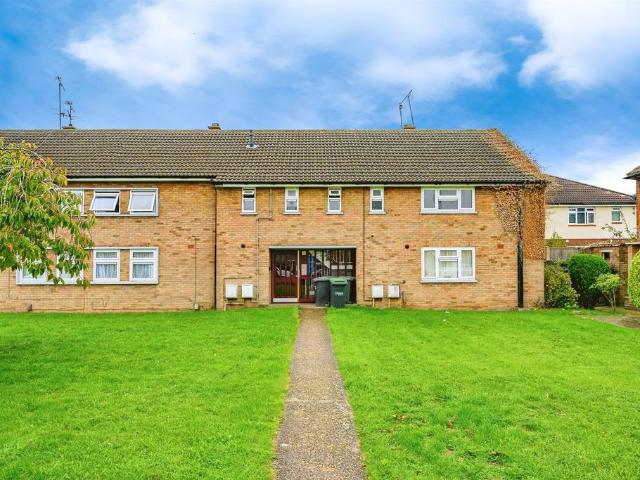 Flat for sale in Warden Hill, Luton