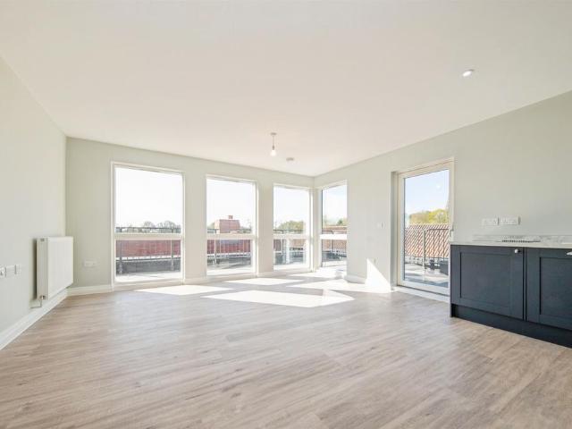 Flat for sale in Chelmondiston, Suffolk