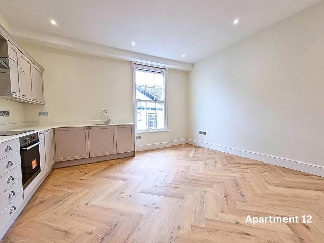 Flat for sale in Floodgates