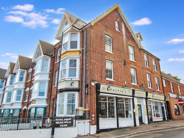 Flat for sale in Oxenden, The Bridge