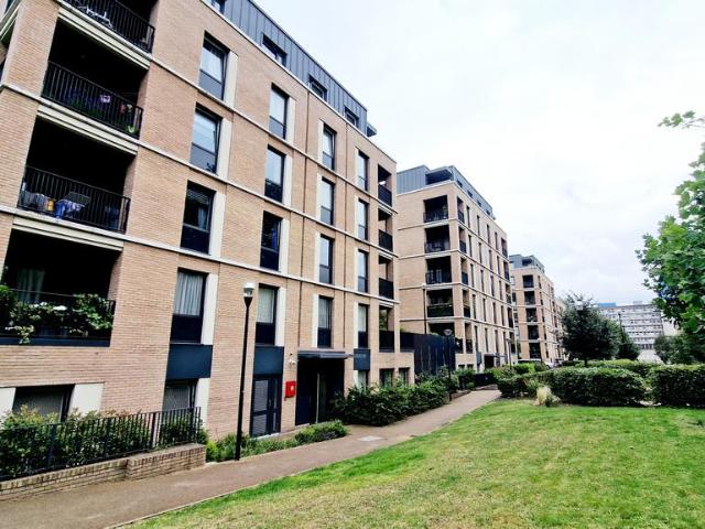 Flat for sale in London Borough of Ealing, Hanwell