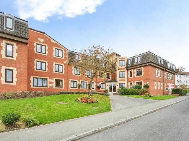 Flat for sale in Farsley, West Yorkshire