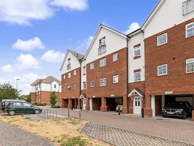 Flat for sale in Batford, St Albans