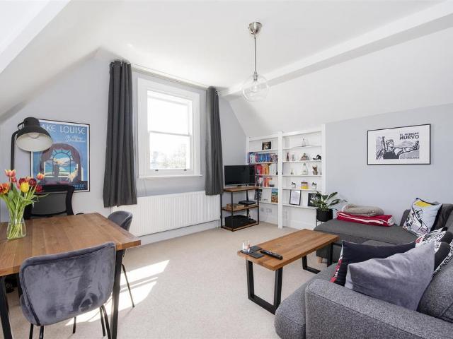 Flat for sale in London Borough of Ealing, Greater London