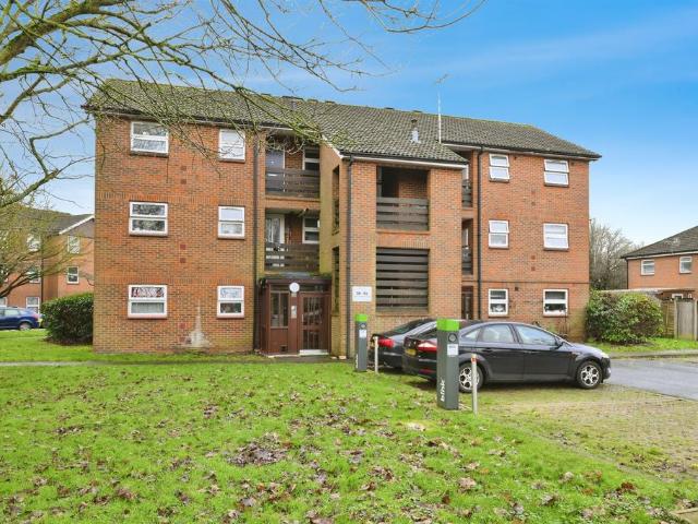 Flat for sale in Fretherne, Hertfordshire